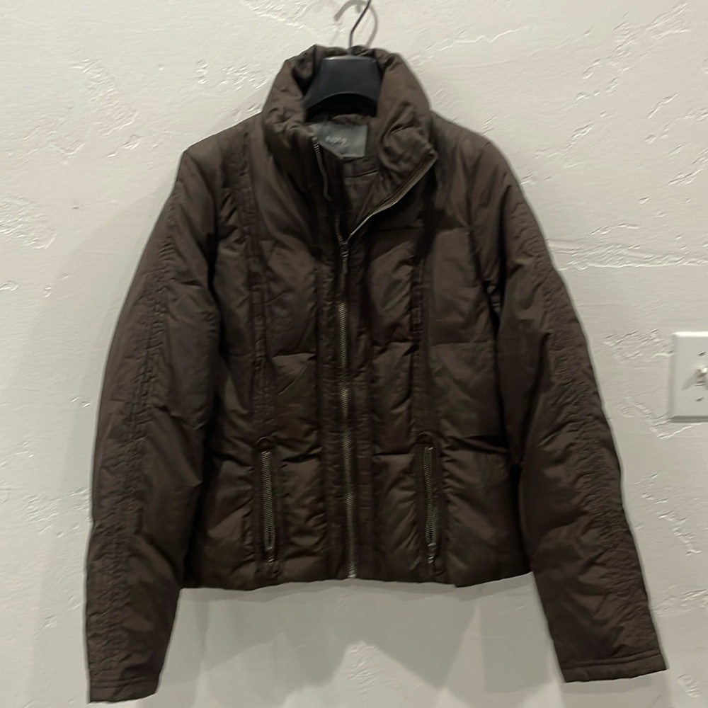 Brown puffer, cute lines, down the front, sleeves and back